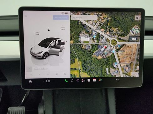 Used 2023 Tesla Model Y AWD image 21