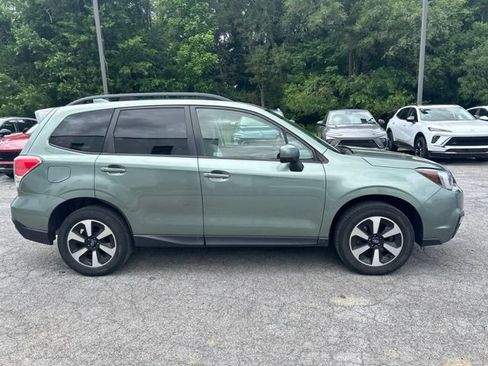 Used 2017 Subaru Forester 2.5i Premium AWD/4WD image 2