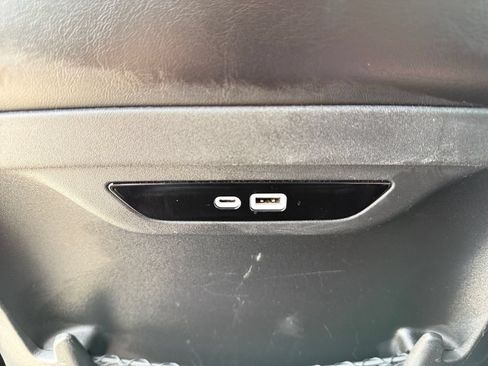 Used 2024 Chrysler Pacifica Touring-L FWD image 27