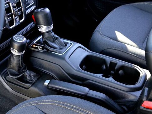 Used 2025 Jeep Wrangler Sport S image 18