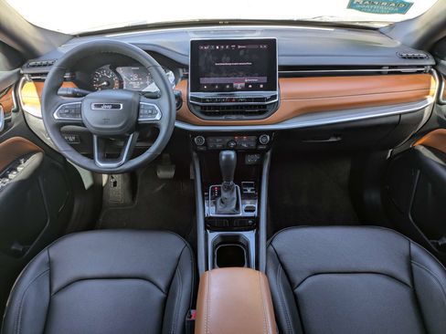 Used 2025 Jeep Compass Limited AWD/4WD image 19