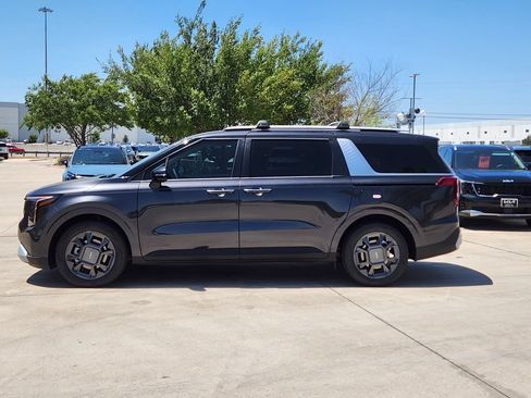 New 2026 Kia Carnival EX FWD image 3