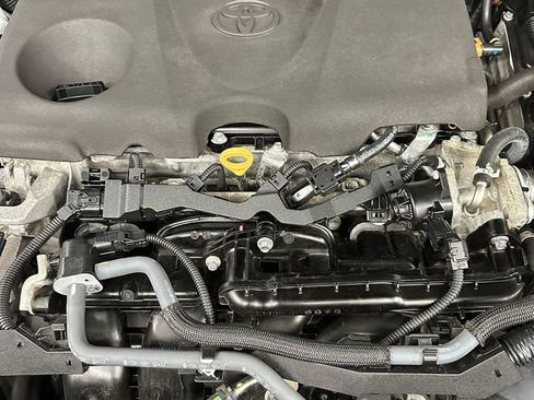 Used 2022 Toyota Sienna XLE AWD/4WD image 7