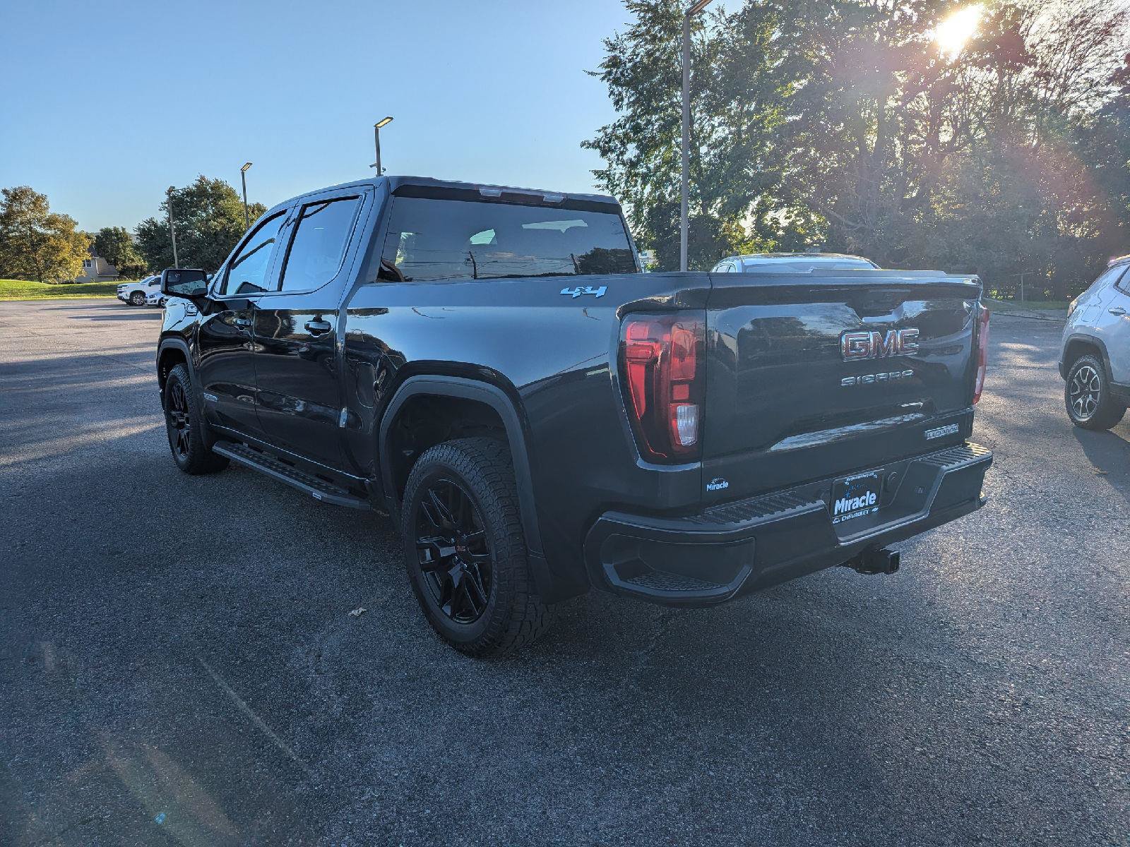 Used 2023 GMC Sierra 1500 Elevation AWD/4WD image 5