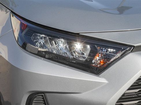 Used 2021 Toyota RAV4 LE image 4