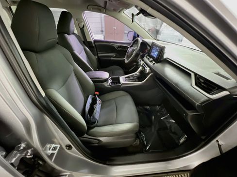 Used 2022 Toyota RAV4 LE FWD image 31