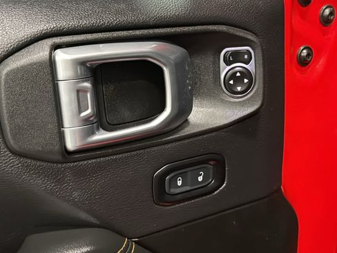 Used 2024 Jeep Wrangler Unlimited Sahara w/ Technology Group AWD/4WD image 24