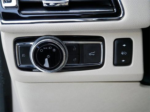 Used 2020 Lincoln Navigator Reserve w/ Luxury Package image 16