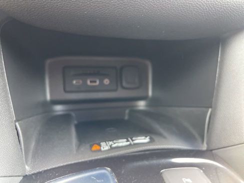 Certified 2023 Chevrolet Equinox Premier FWD image 9