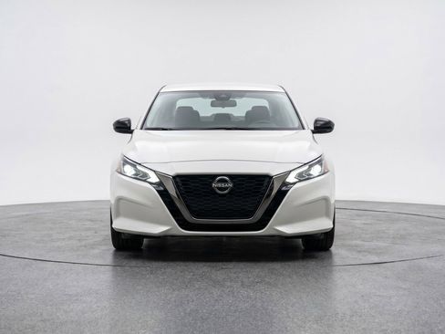 Used 2025 Nissan Altima 2.5 SV FWD image 2