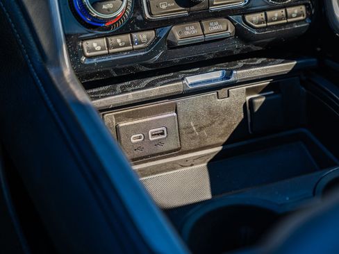 Used 2023 GMC Yukon Denali image 33