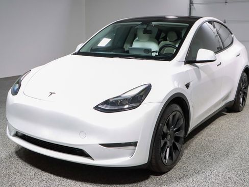 Used 2023 Tesla Model Y Long Range image 26