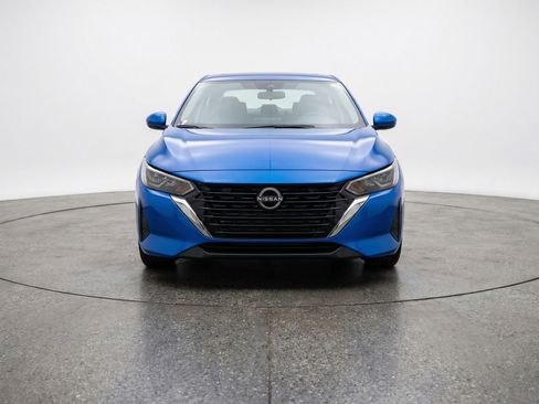 Used 2025 Nissan Sentra SV image 2