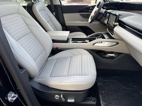 New 2026 Lincoln Nautilus Reserve image 9