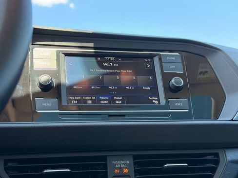 Used 2023 Volkswagen Jetta SE w/ Panoramic Sunroof Package FWD image 17