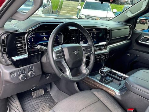 Used 2025 Chevrolet Silverado 1500 LT Trail Boss w/ Convenience Package II image 14