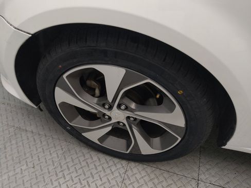Used 2019 Chevrolet Sonic Premier FWD image 31