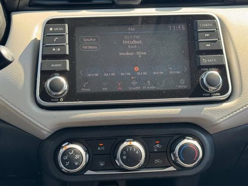 Used 2021 Nissan Versa SV FWD image 21