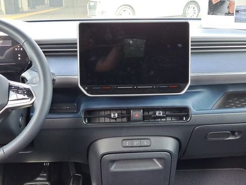 New 2025 Volkswagen ID. Buzz Pro S image 28