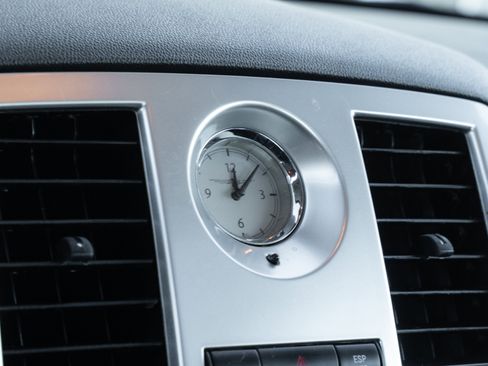 Used 2010 Chrysler 300 C image 13