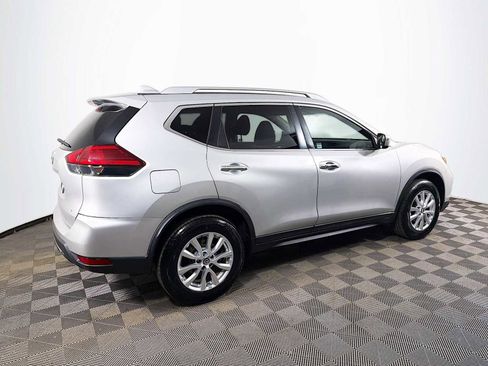 Used 2017 Nissan Rogue SV image 4