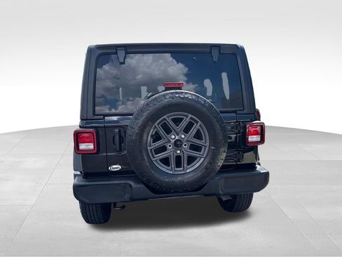 Used 2025 Jeep Wrangler Unlimited Sport AWD/4WD image 4