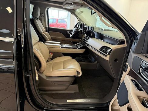 Used 2024 Lincoln Navigator Premiere image 24