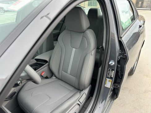 New 2026 Hyundai Elantra SE FWD image 23