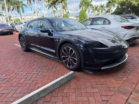 Used 2023 Porsche Taycan 4 Cross Turismo image 2