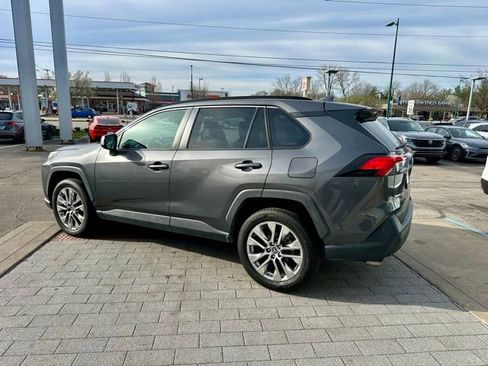 Used 2021 Toyota RAV4 XLE Premium image 5