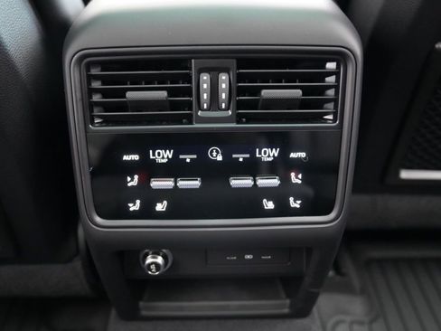 Used 2025 Porsche Cayenne GTS AWD/4WD image 26
