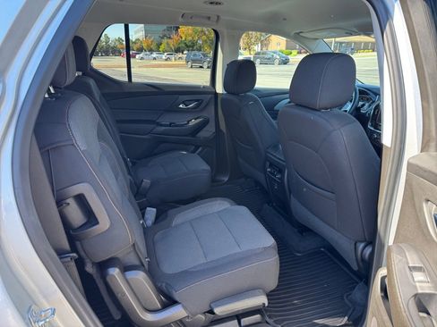 Used 2021 Chevrolet Traverse LT image 33