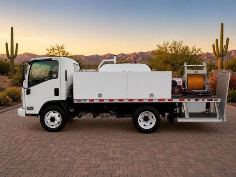 Used 2018 Isuzu NPR RWD image 5