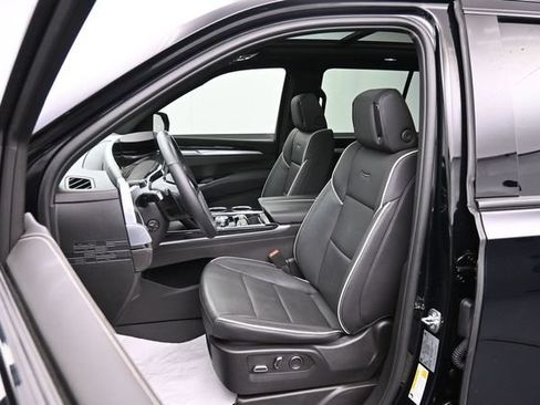 Used 2025 Cadillac Escalade Sport w/ Touring Package AWD/4WD image 17