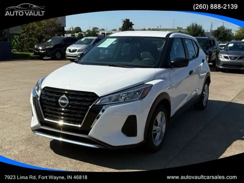 Used 2023 Nissan Kicks S FWD image 1