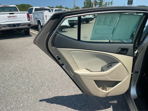 Used 2013 Kia Optima LX FWD image 18