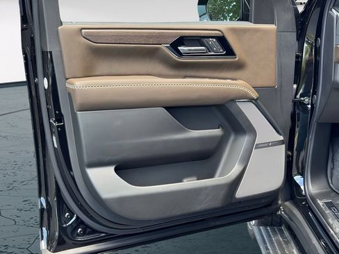 New 2026 GMC Yukon XL Denali Ultimate w/ LPO, Floor Liner Package AWD/4WD image 16