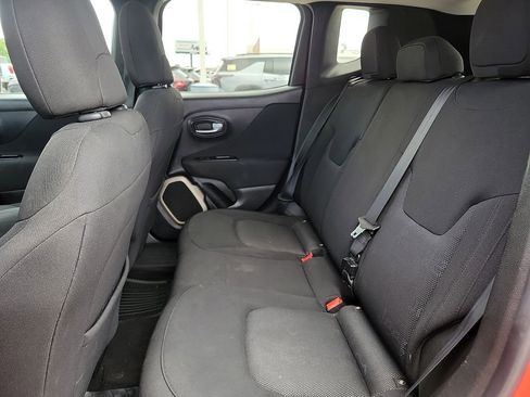 Used 2017 Jeep Renegade Latitude FWD image 16