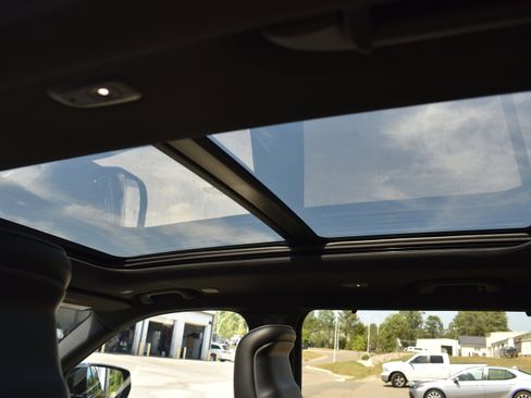 Used 2025 Jeep Grand Cherokee L Overland w/ Advanced Protech Group III AWD/4WD image 30