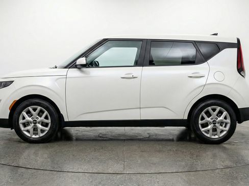 Used 2025 Kia Soul LX w/ LX Technology Package image 5
