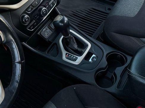 Used 2018 Jeep Cherokee Altitude image 26