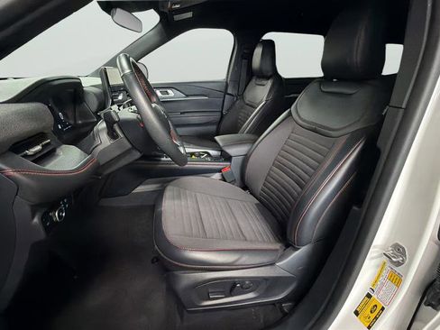 Used 2025 Ford Explorer ST-Line w/ ST-Line Street Pack image 31