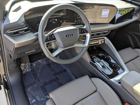 Used 2025 Audi Q5 Premium Plus w/ Premium Plus AWD/4WD image 3