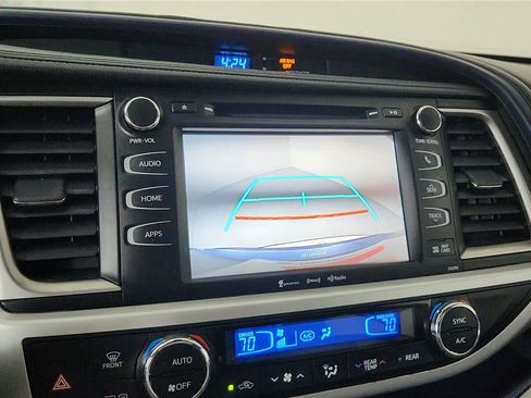 Used 2019 Toyota Highlander XLE image 29