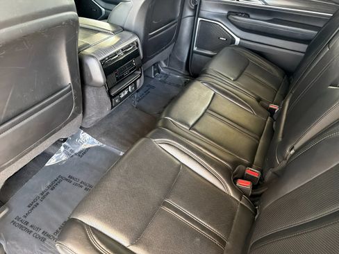Used 2024 Jeep Wagoneer L Series II w/ Flexible Seating Group AWD/4WD image 14