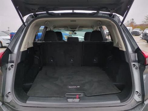 Used 2023 Nissan Rogue SV image 35