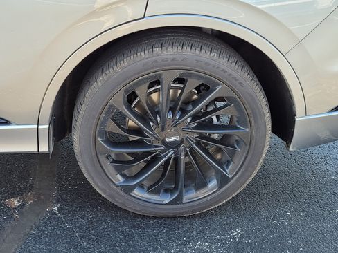 Used 2024 Lincoln Aviator Reserve w/ Equipment Group 201A image 10