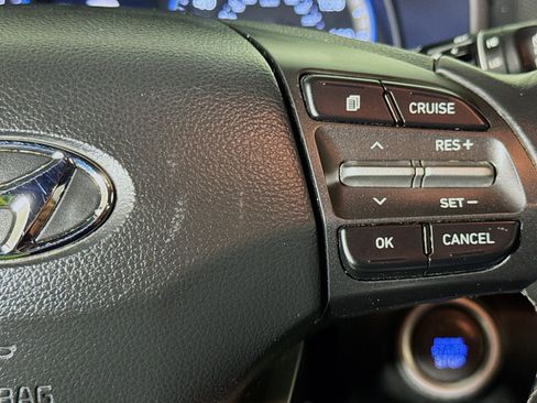 Used 2021 Hyundai Kona Limited w/ Cargo Package FWD image 13