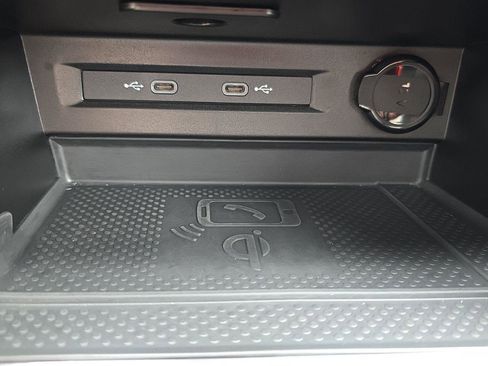 Used 2024 Volkswagen Tiguan SE R-Line image 21