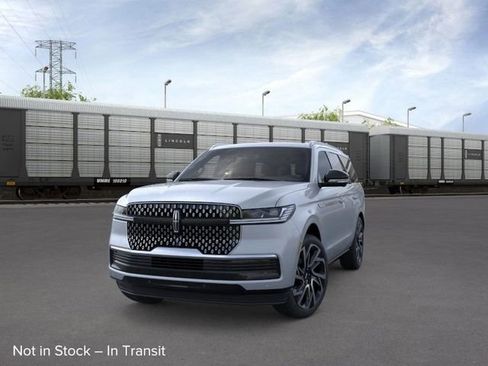 New 2026 Lincoln Navigator Reserve image 5